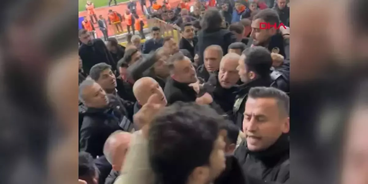 Fenerbahçeli yöneticiler ile Eyüpsporlu taraftarlar arasında gerginlik yaşandı