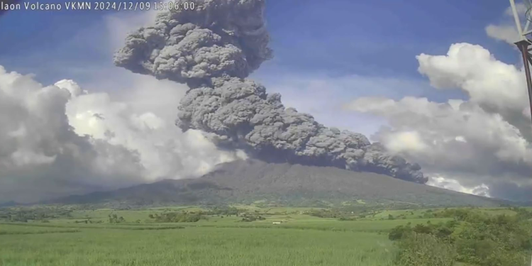 Filipinler'deki yanardağ patlamasının ardından 87 bin kişi tahliye edilecek