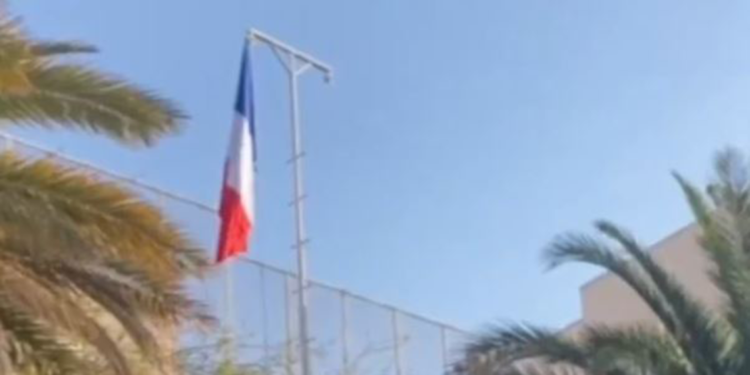 Fransa, Şam Büyükelçiliği'ne 12 yıl sonra bayrak astı