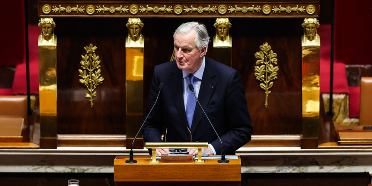 Fransa'da güvenoyu alamayan hükümet düştü