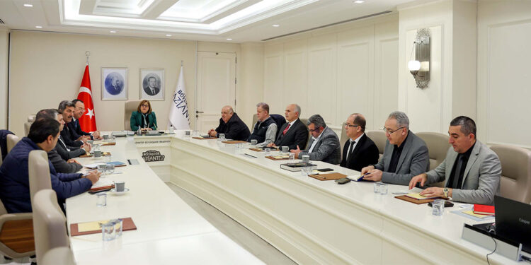 Emevi Camii ile Ulu Cami'nin halıları Gaziantep'te üretilecek