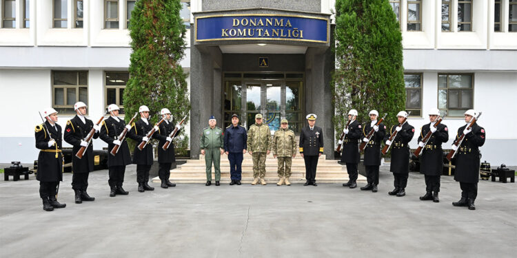 Genelkurmay Başkanı, TCG Oruçreis Fırkateyni'nde inceleme yaptı