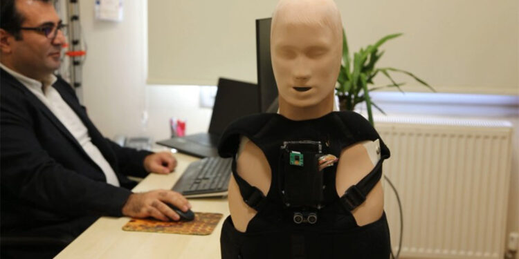 Görme engelliler için 'Rehber Göz' cihazı geliştirdi