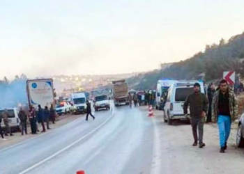 Gaziantep'te TIR ile minibüs çarpıştı; 2 ölü, 7 yaralı