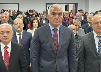 Gözümüzün önünde insanlık tarihinin en acı olayları yaşanıyor