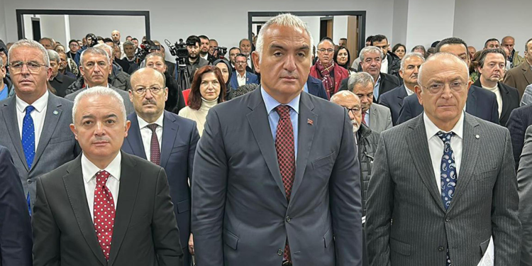 Gözümüzün önünde insanlık tarihinin en acı olayları yaşanıyor