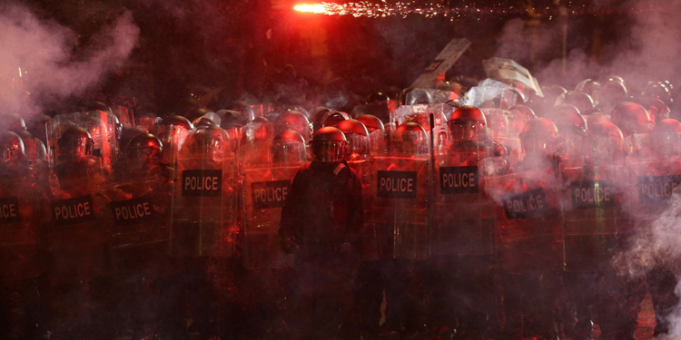 Gürcistan'da protestolar: 113 polis yaralı, 224 gösterici gözaltında