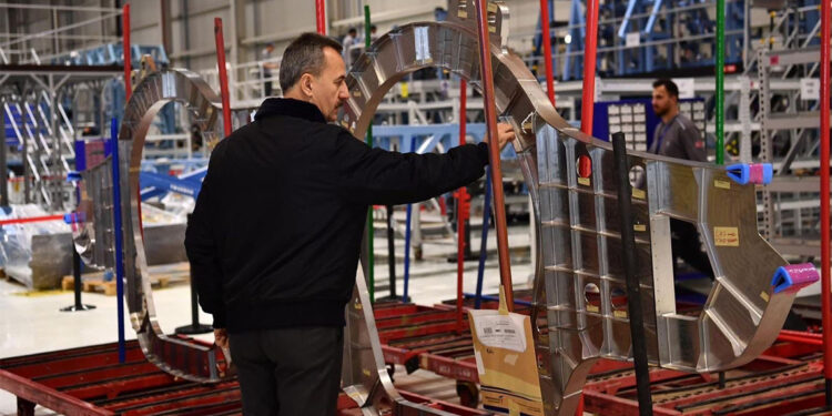 Haluk Görgün, KAAN'ın 2'nci prototip üretim çalışmalarını inceledi