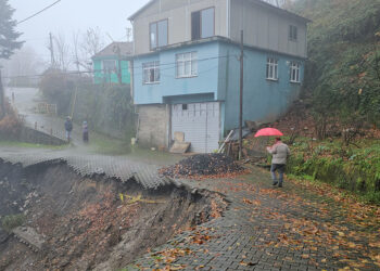Heyelanlı bölgede oturanlar, 2 aydır korku içinde yaşıyor