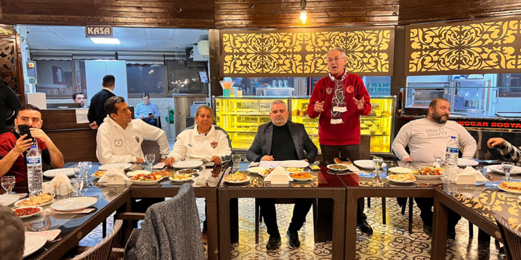 Hatayspor'da taraftar grubu liderleri bir araya geldi