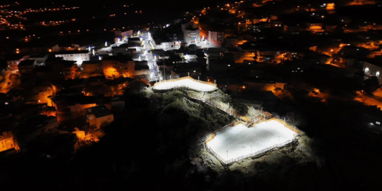 Hazo Kalesi hem gece hem gündüz görüntüsüyle dikkat çekiyor