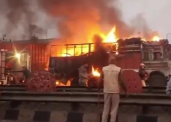 Hindistan'da TIR ve tanker çarpıştı: 8 ölü
