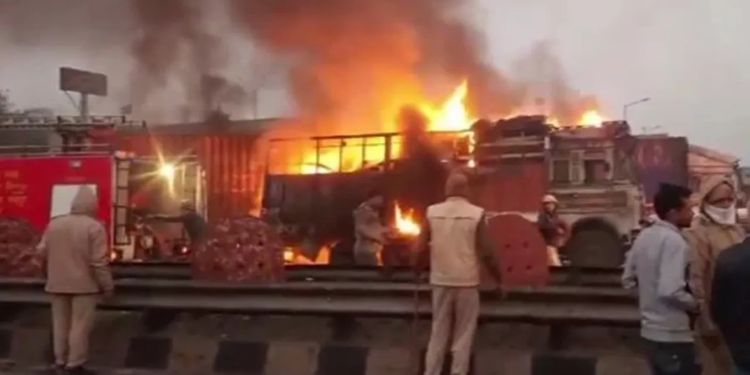 Hindistan'da TIR ve tanker çarpıştı: 8 ölü