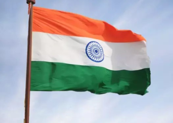Hindistan'da donanmaya ait tekne ile feribot çarpıştı: 13 ölü
