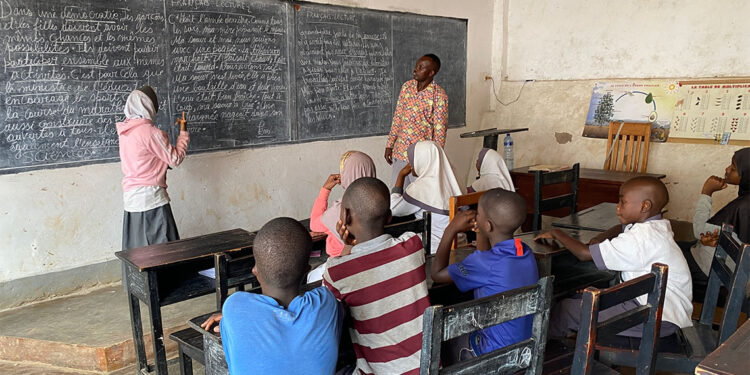 Burindi'de işitme engelli bireylere eğitim