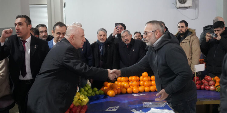 Millet açlıkla boğuşuyor