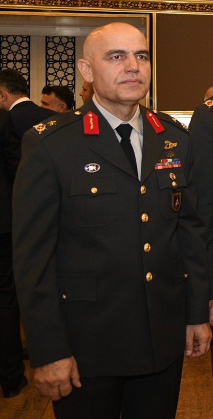 Isparta'nın Keçiborlu ilçe merkezinde bir akaryakıt istasyonunun yanına askeri helikopter düştü. Kazada Isparta Kara Havacılık Okul Komutanı Tuğgeneral İsa Baydilli (Fotoğrafta) şehit oldu.