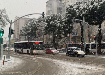 Keçiborlu-Dinar yolu kar nedeniyle ulaşıma kapandı