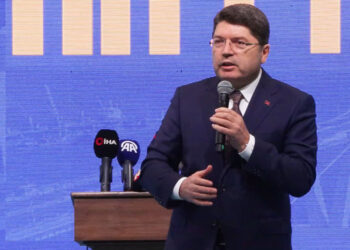 Yüksek standartlı bir demokrasinin ortaya çıkması için mücadele verdik