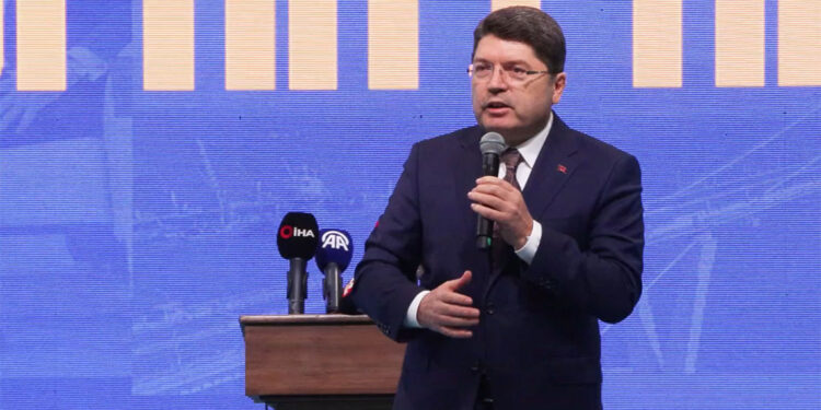 Yüksek standartlı bir demokrasinin ortaya çıkması için mücadele verdik