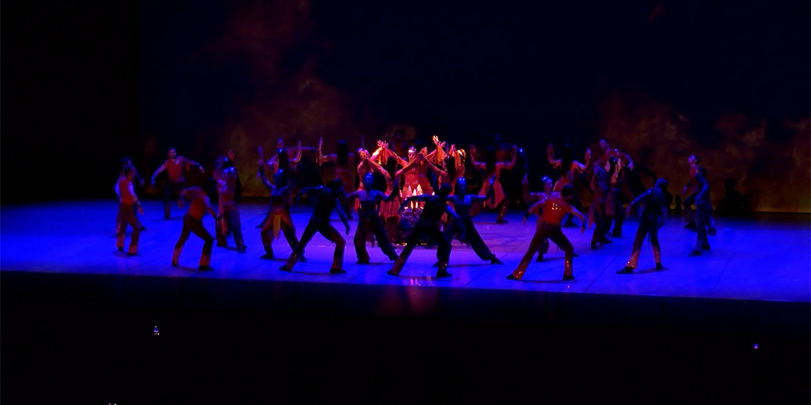 Anadolu'nun binlerce yıllık medeniyetini folklörle dünyaya tanıtan Anadolu Ateşi 25'inci kuruluş yıldönümünü unutulmaz bir gösteriyle kutladı.