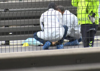 Bahçelievler'de polise bıçak çekti; bacağından vuruldu