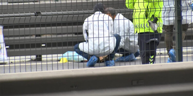 Bahçelievler'de polise bıçak çekti; bacağından vuruldu