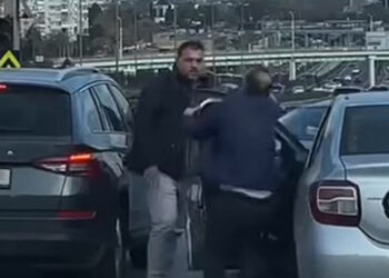 Bakırköy'de sürücülerin tekmeli yumruklu yol kavgası