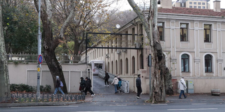 Dolmabahçe Sarayı'nın müştemilatı MSGSÜ'ye devredildi