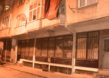 6 katlı binanın kolonlarından ses gelince binayı tahliye ettiler