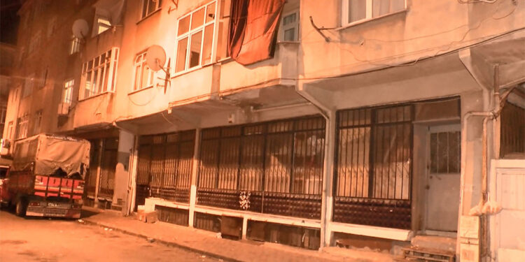 6 katlı binanın kolonlarından ses gelince binayı tahliye ettiler