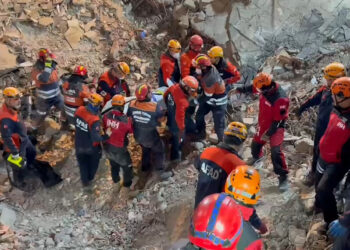 Güngören'de çöken binanın enkazında kalan işçinin cansız bedeni çıkarıldı