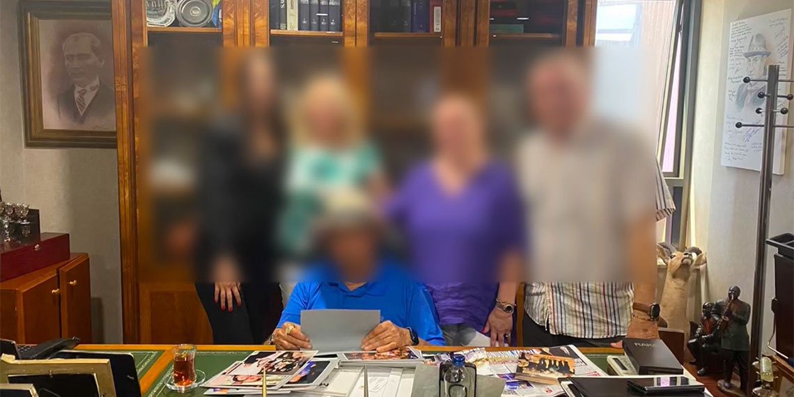 İstanbul'da vakıf kurarak tüm şirketlerini bir çatı altında toplamak isteyen iş insanı Sudi Ö. (85), çalışanları tarafından tehdit ve şantaja uğradığını iddia etti.