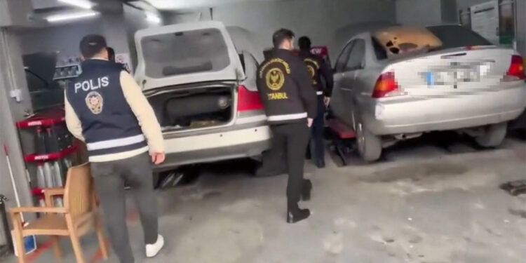 İstanbul merkezli 5 ilde çalıntı otomobil operasyonu