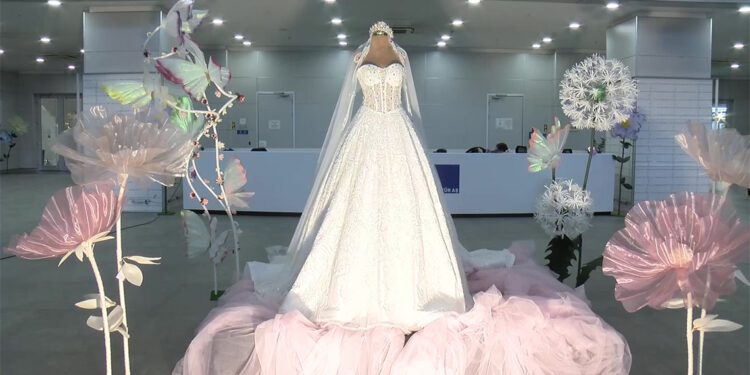 30 kilogram ağırlığındaki gelinlik 1 milyon dolara satışta