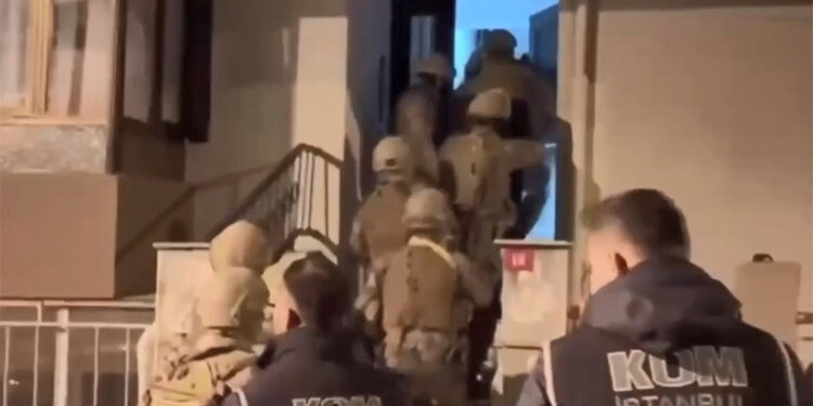 Terör örgütü PKK adına tefecilik yapan 3 kişi yakalandı