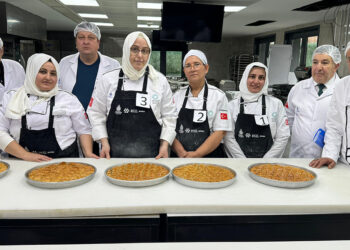 Kadın ustalar en iyi baklavayı yapmak için yarıştı