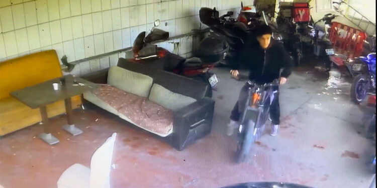 Kağıthane'de Yediemin Otoparkında film gibi hırsızlık