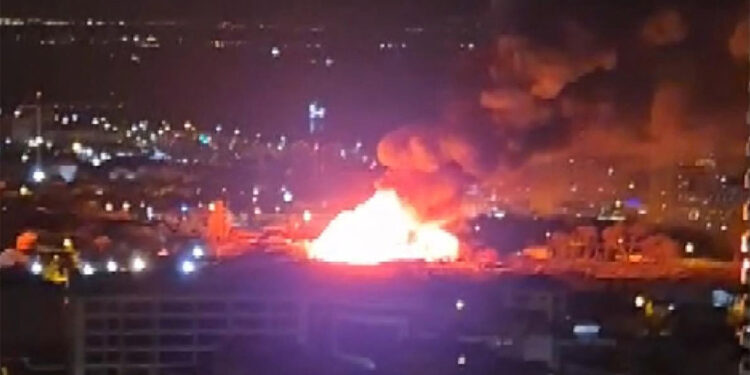 Kartal'da film platosu alev alev yandı