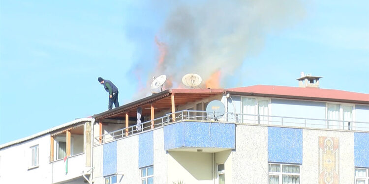 Maltepe'de çatı yangını