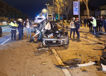 Maltepe'de otomobil, İETT otobüsüne arkadan çarptı