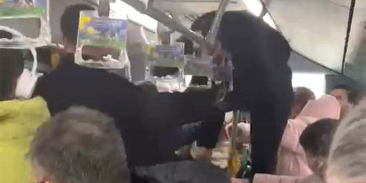 Metrobüste boş koltuk kavgası