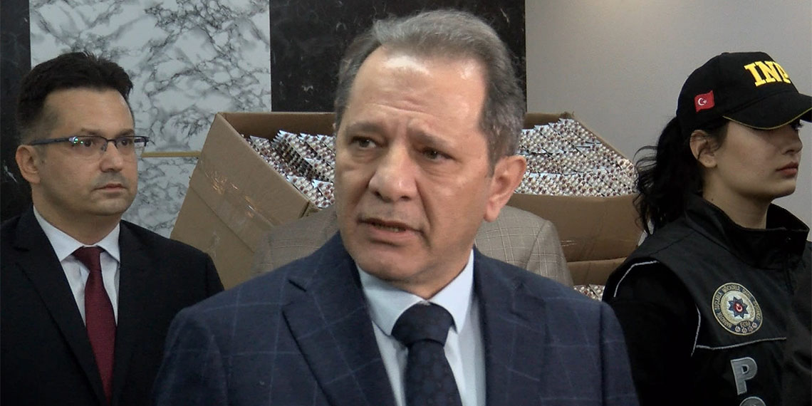 İstanbul'da Narkokapan-2 operasyonunda ele geçirilen uyuşturucu maddeler emniyette sergilendi.