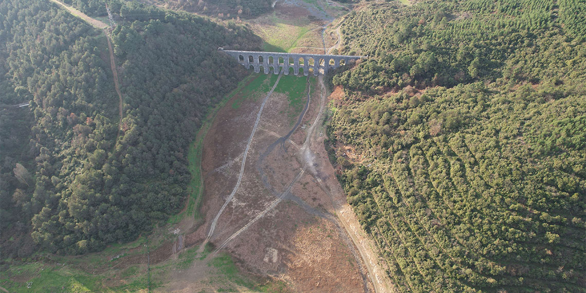 İSKİ verilerine göre barajlardaki doluluk oranı yüzde 30’un üzerine çıktı. Yağmurlar yağmaya başladı ama buna rağmen barajlardaki su geçmiş yıllara göre çok düşük.