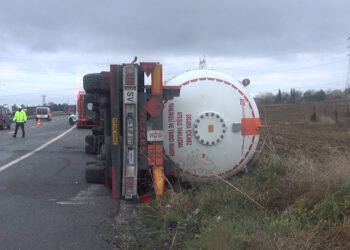 Silivri'de gaz yüklü tanker devrildi