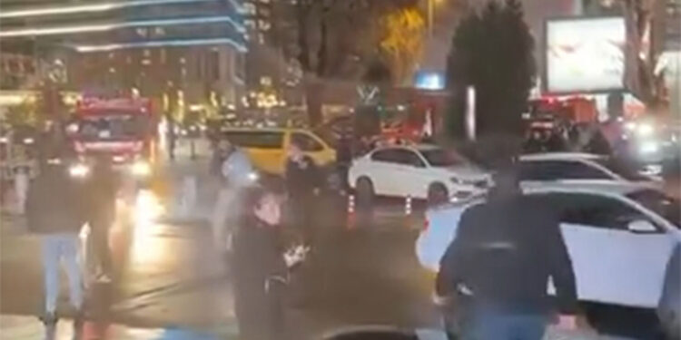 Şişli'deki AVM'de yangın paniği