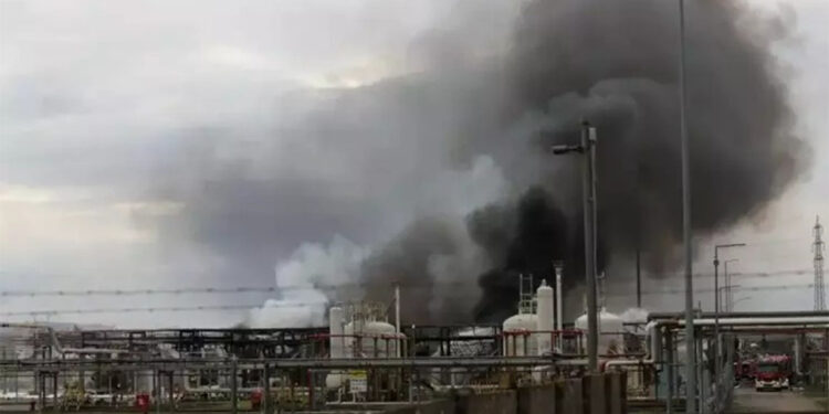 İtalya'da petrol rafinerisindeki patlamada 5 kişi can verdi