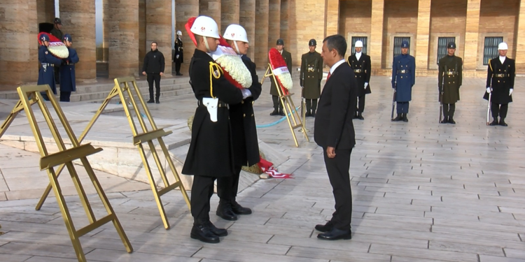 İsmet İnönü vefatının 51'inci yılında anıldı