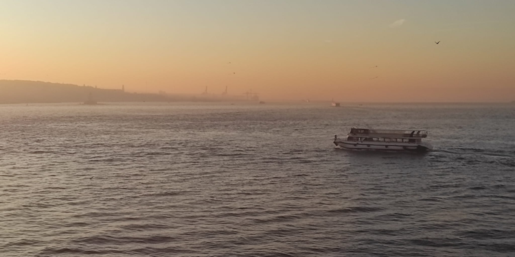İstanbul Boğazı gemi trafiğine yeniden açıldı