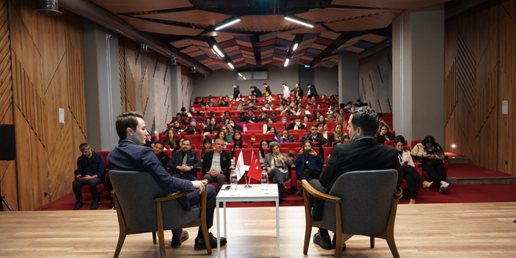 İstanbul Kent Üniversitesi'nde STK'ların İş Dünyasındaki Rolü semineri
